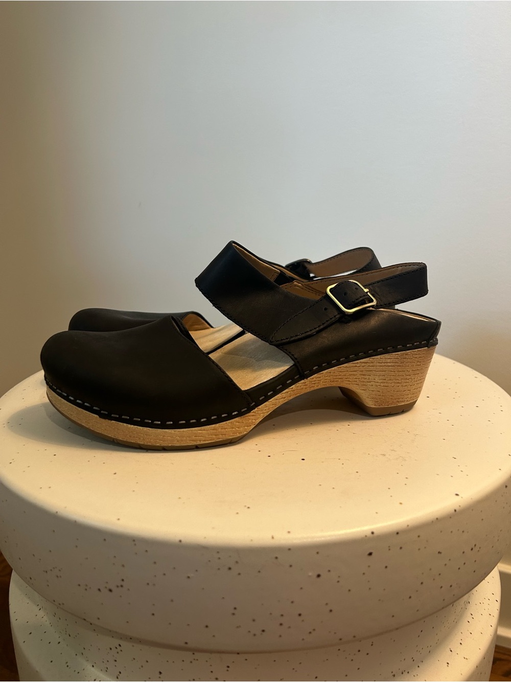Dansko Lucia Black Oiled Pull Up Clogs Women’s 8.5 EU 39 Leather Heeled